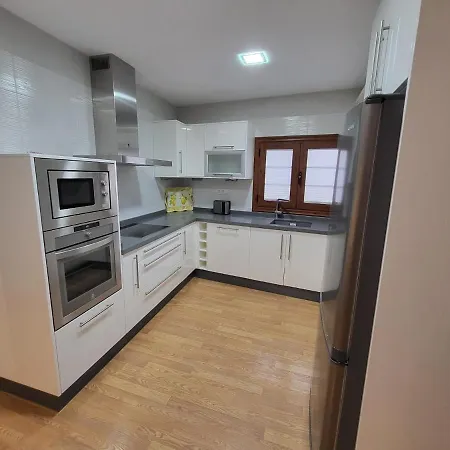Casa Matele 3 Bed Арона